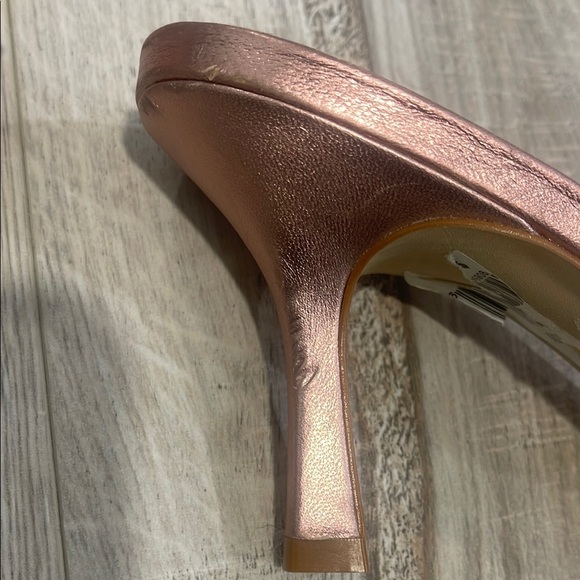 Saks Fifth Avenue
Leather Braided Accents Slides Sz 10M - Picture 9 of 17